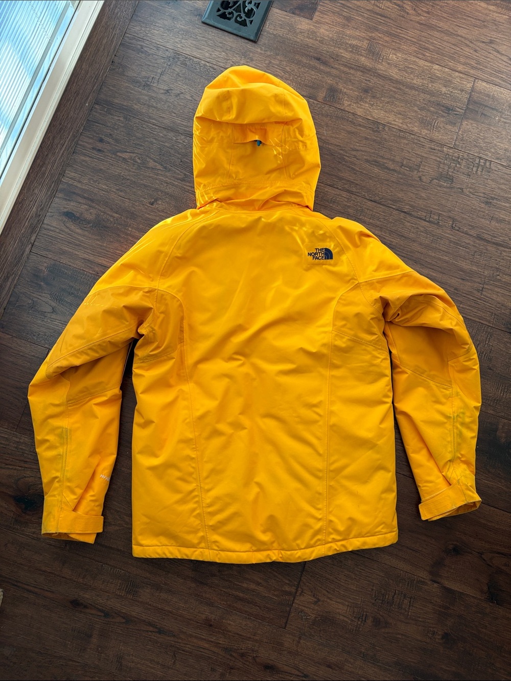 The North Face Men's Bright Yellow Hooded Ski and Snowboard Jacket - Size M - Picture 11 of 11